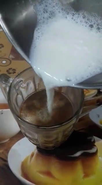 गरम कॉफी (Hot coffee in marathi recipe) रेसिपी स्टेप 4 फोटो 
