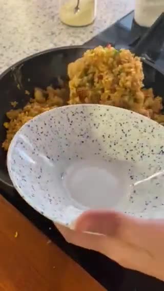 Foto langkah ke 4 dari resep Nasi Goreng Praktis.