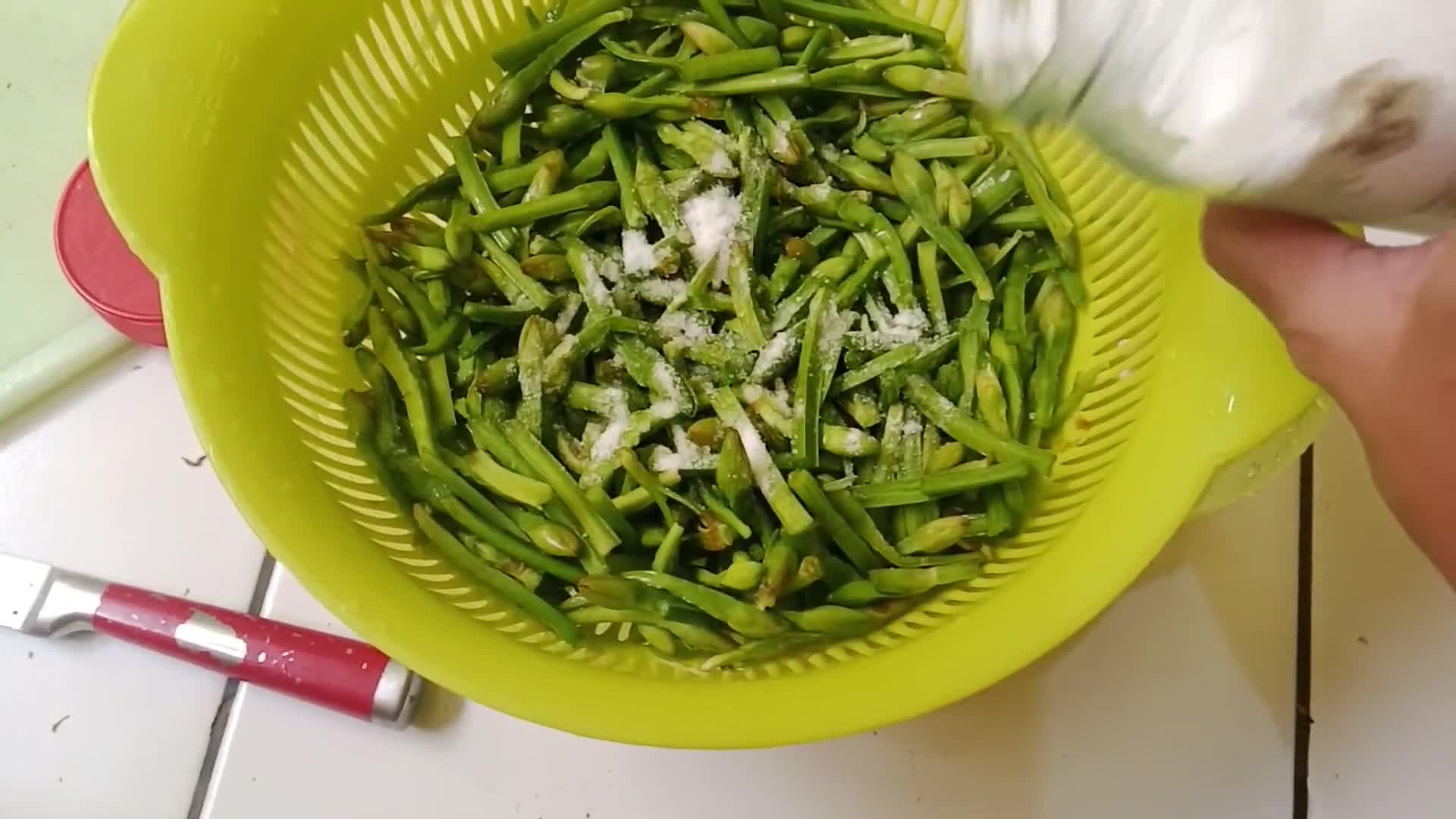 Foto langkah ke 2 dari resep 680. 🌾 Oseng Genjer (Masakan khas Betawi).