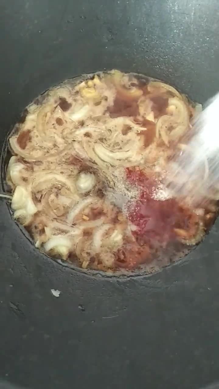 Foto langkah ke 2 dari resep Jamur Kecap Bawang Bombay.