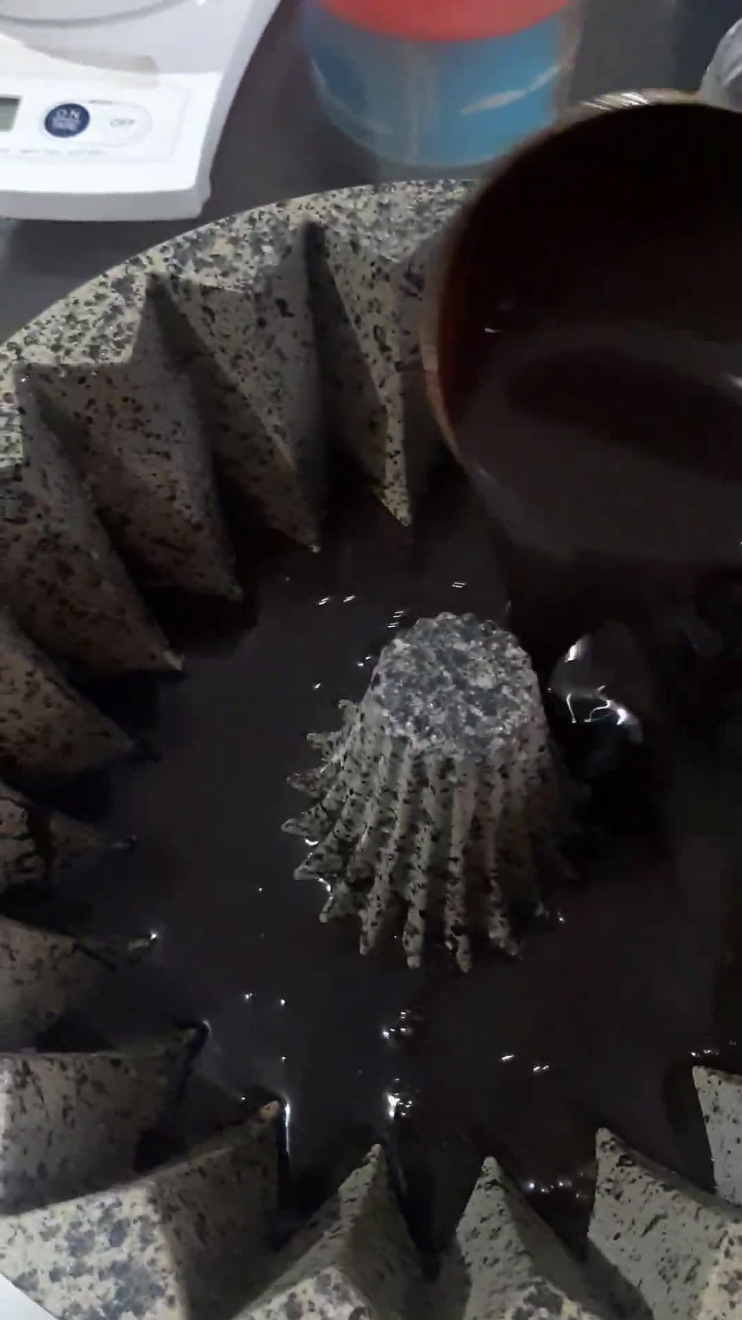 Foto langkah ke 8 dari resep Triple chocolate Pudding.