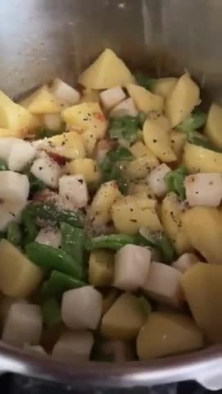 Foto del paso 12 de la receta: Patatas con calamares y verduras del hortet, en olla exprés