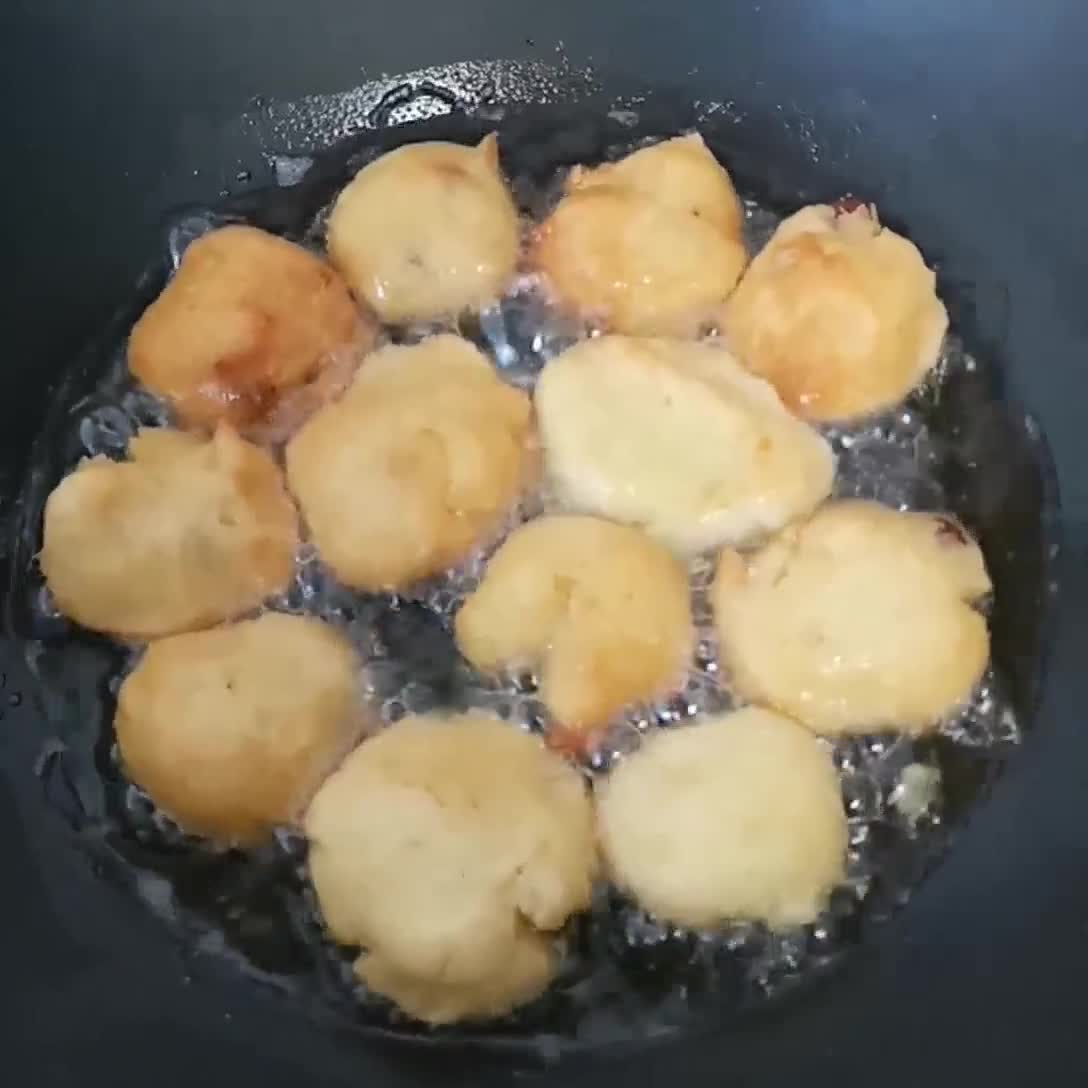 Foto langkah ke 4 dari resep Oliebollen (Dutch Beignet).
