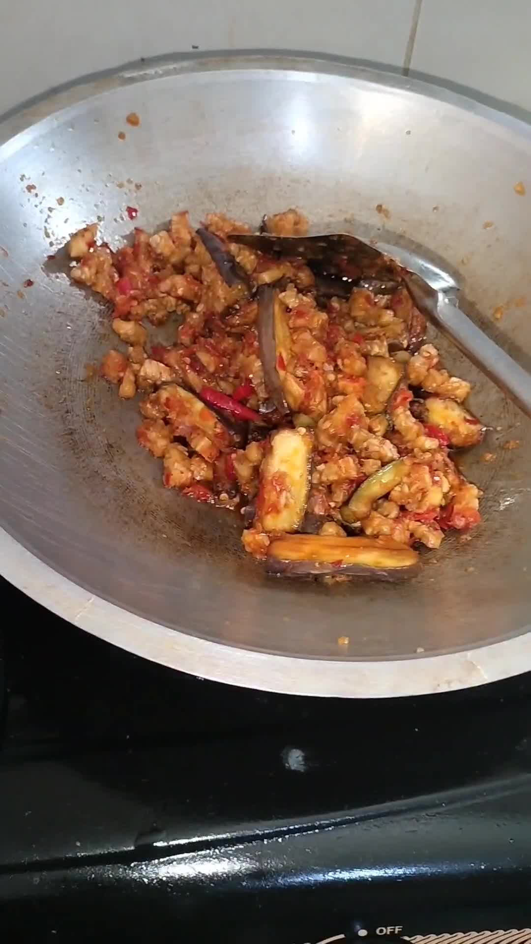 Foto langkah ke 6 dari resep Terong tumis tempe.