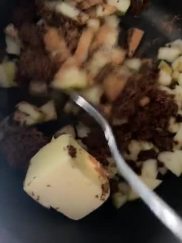 صورة لخطوة 3 من وصفة كب فطيره التفاح بطريقه سهله🥧🍏