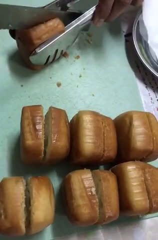 Gambar langkah 2 resipi Mantou Sambal Udang.