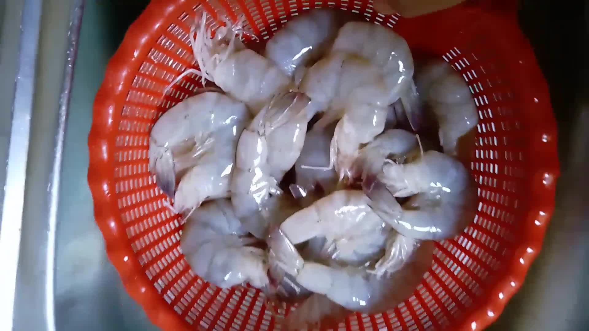 Foto langkah ke 1 dari resep Udang Goreng Mentega 예르다🦐.