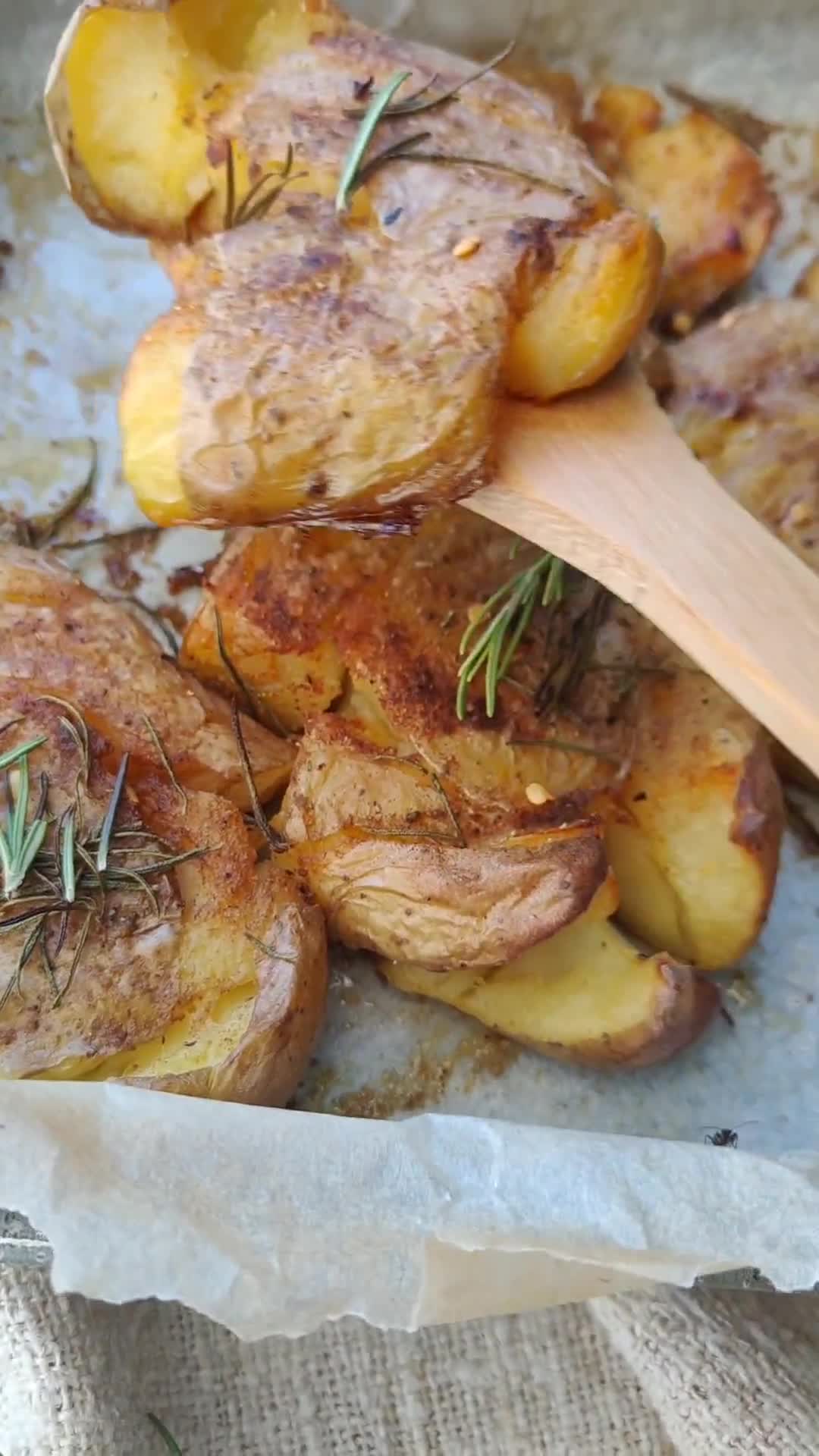 Foto del passaggio 4 della ricetta Patate croccanti.....in forno