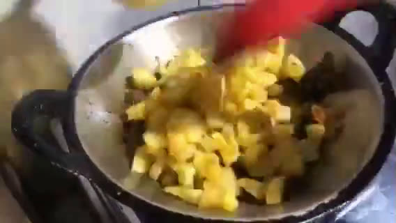 Foto langkah ke 3 dari resep 384. Sambel Goreng Kentang Ati Sapi Petai.