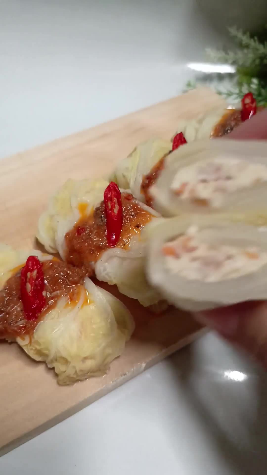Foto langkah ke 5 dari resep Sawi Gulung isi Ayam Tahu.