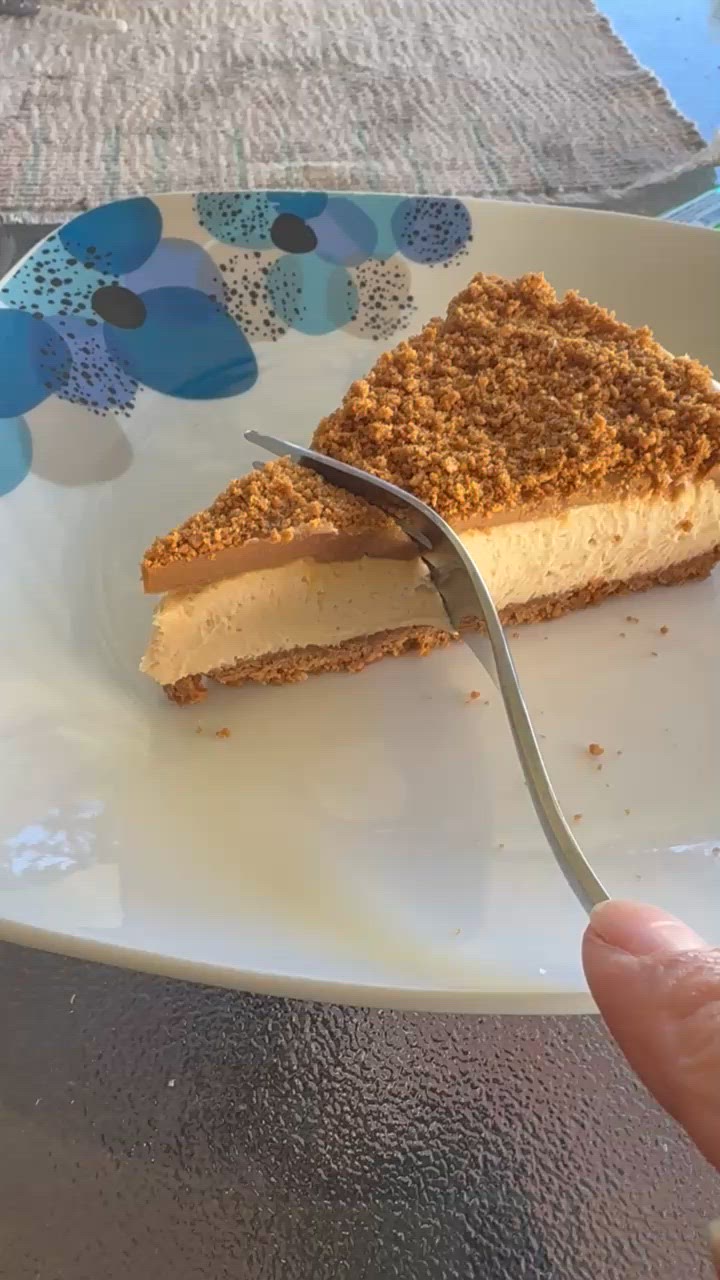 Foto langkah ke 2 dari resep Bischoff Cheesecake (No Bake) versi Loyang Pies.