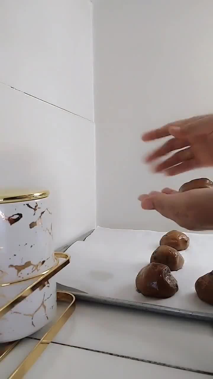 Foto langkah ke 5 dari resep Chewy Chocolate Chips Cookies.