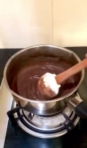 Foto langkah ke 2 dari resep Putu Belanda dgn Vla Coklat.