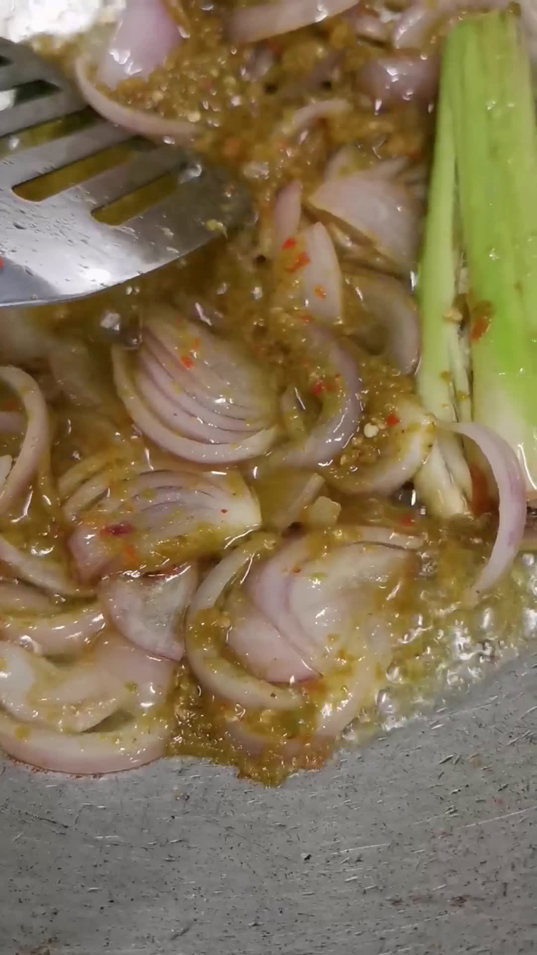 Gambar langkah 1 resipi Sardin Goreng.