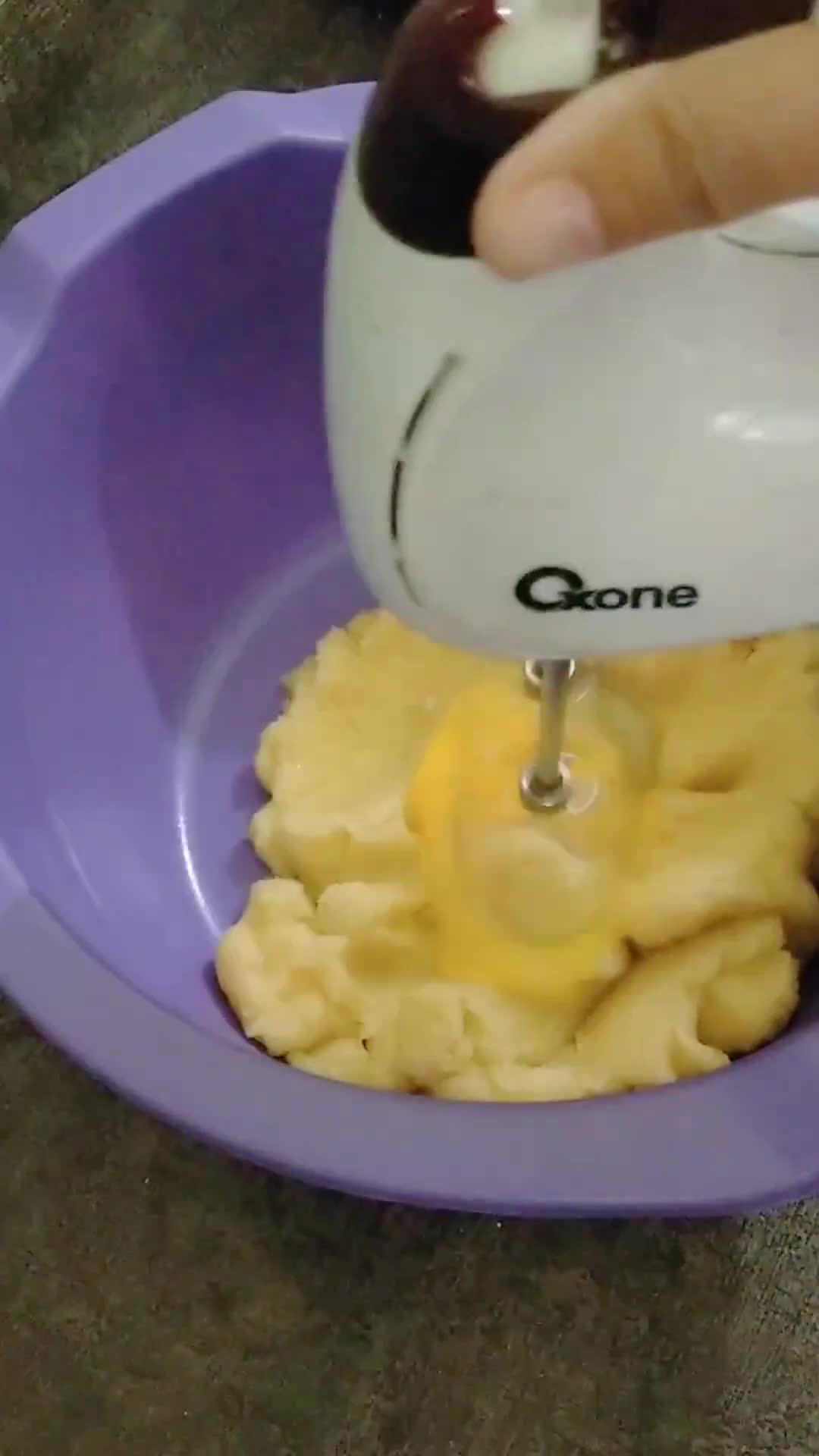 Foto langkah ke 9 dari resep Kue Soes Vla Salted Egg.