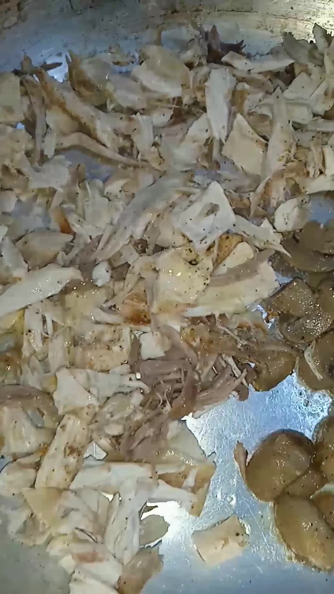 Une image de l'étape 2 de Poulet crémeux aux champignons de Paris et au riz basmati.