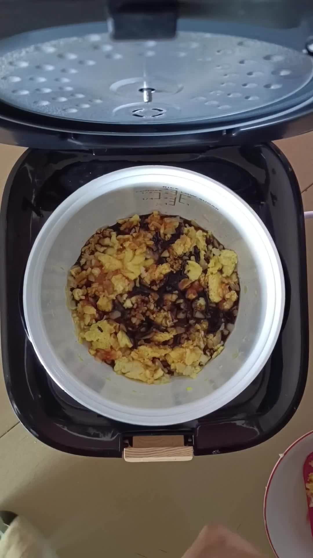 Foto langkah ke 3 dari resep Kwetiau Goreng Rice Cooker.