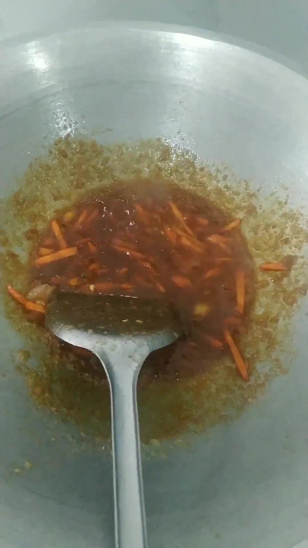 Foto langkah ke 3 dari resep Mie Goreng Simple ala D'Raraz.