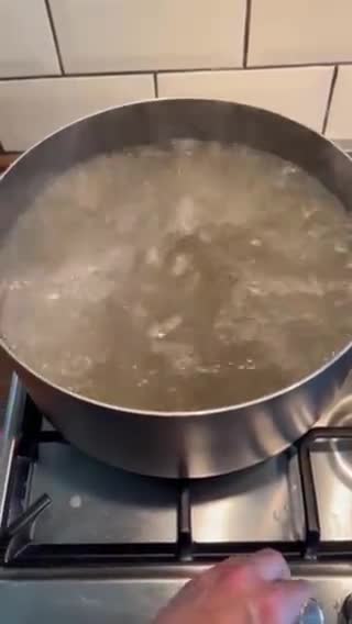 A picture of step 3 of Sage Blossom Cordial (Sok od Kadulje).