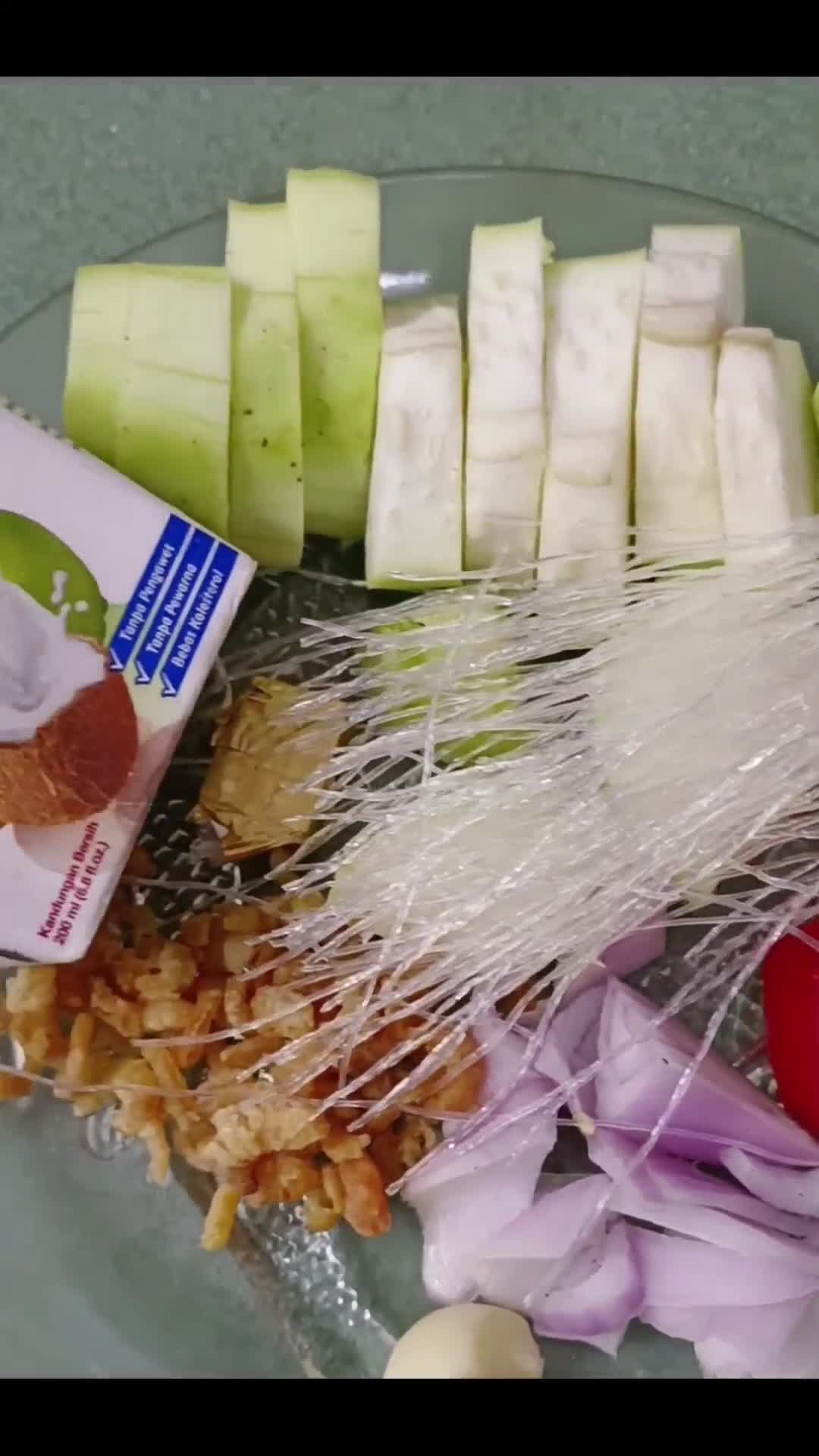 Gambar langkah 2 resipi Labu Air Masak Lemak Udang Kering.