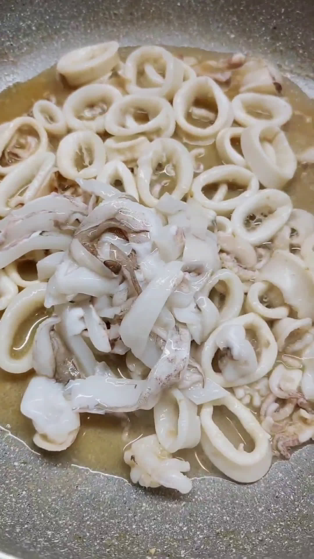 Foto del passaggio 5 della ricetta Paella di pesce