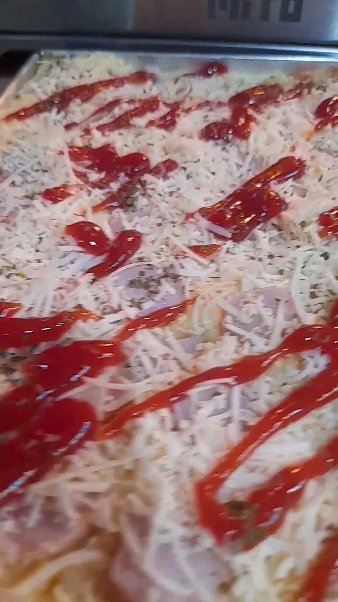 Foto langkah ke 6 dari resep 22.2023. Garlic Cheese Pizza.