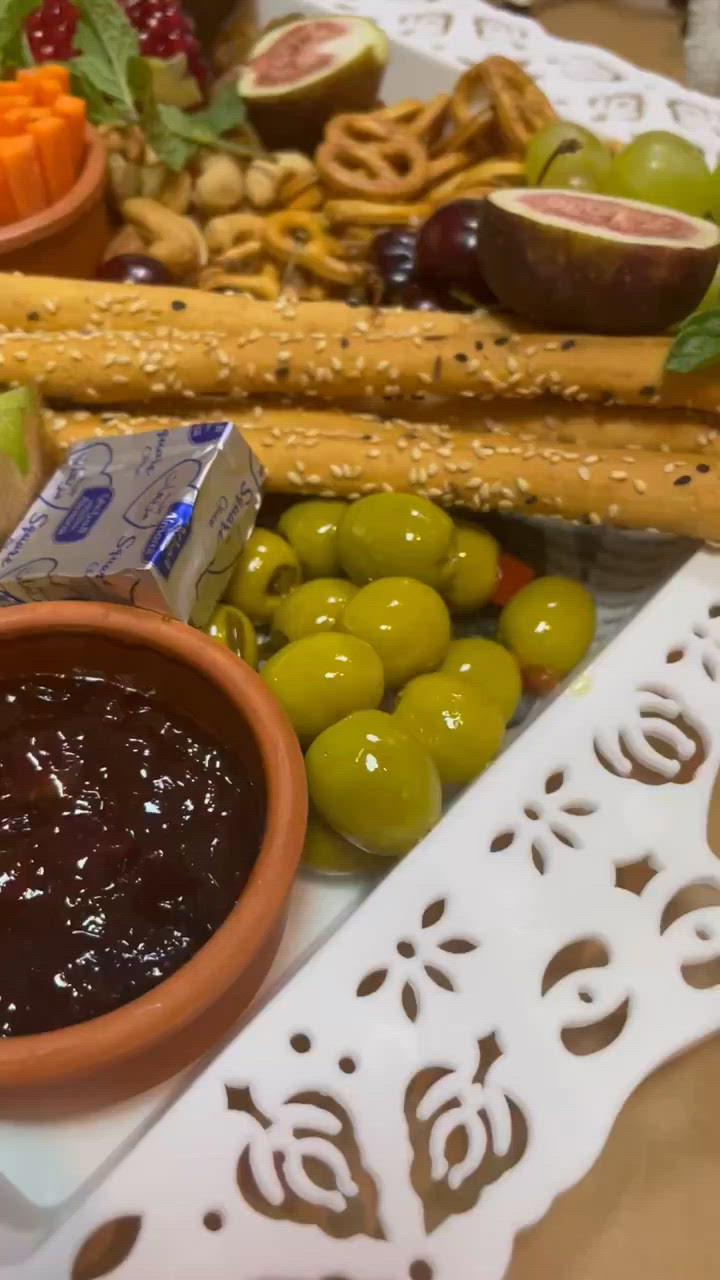 صورة لخطوة 1 من وصفة (شيز بلاتير) او صينية الفطور والأجبان