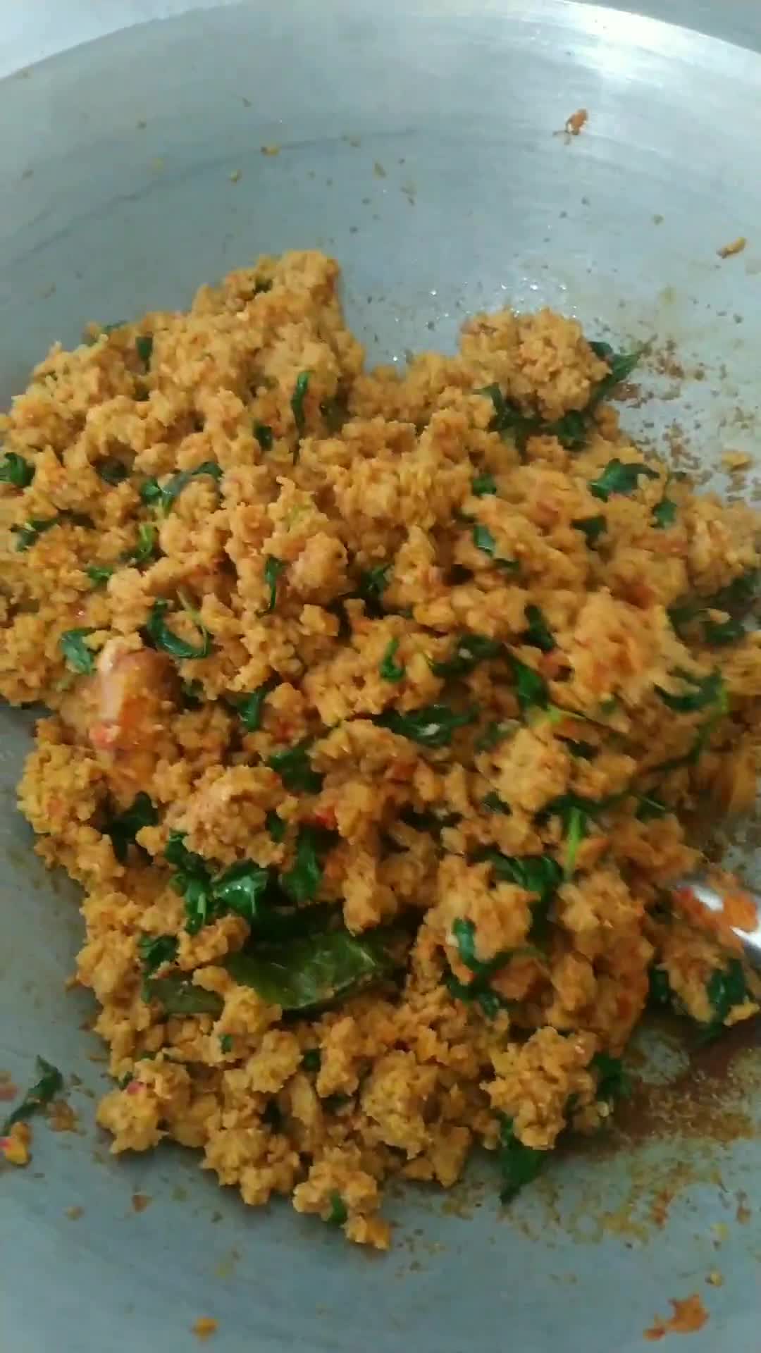 Foto langkah ke 3 dari resep Tumis Kering Oncom Kemangi.