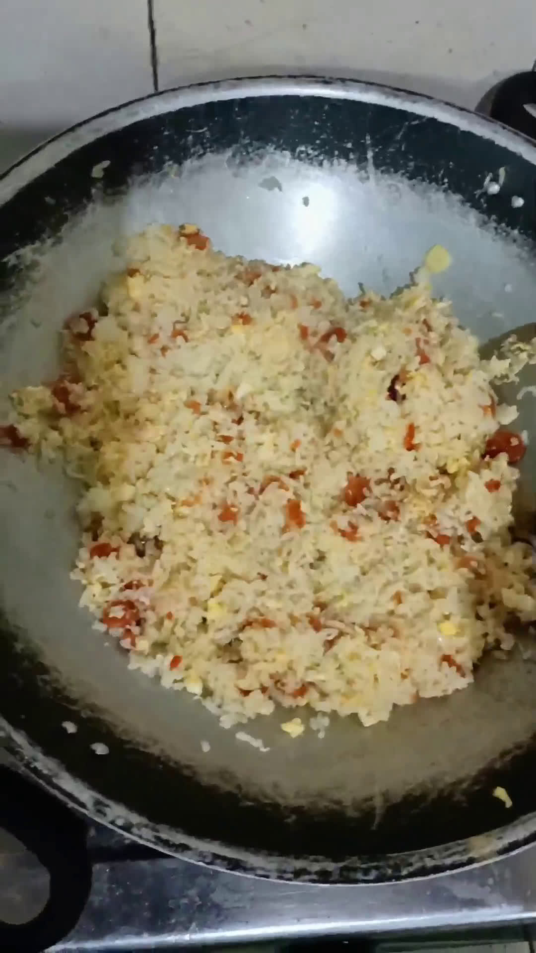 Foto langkah ke 5 dari resep Nasi goreng sosis, telor.