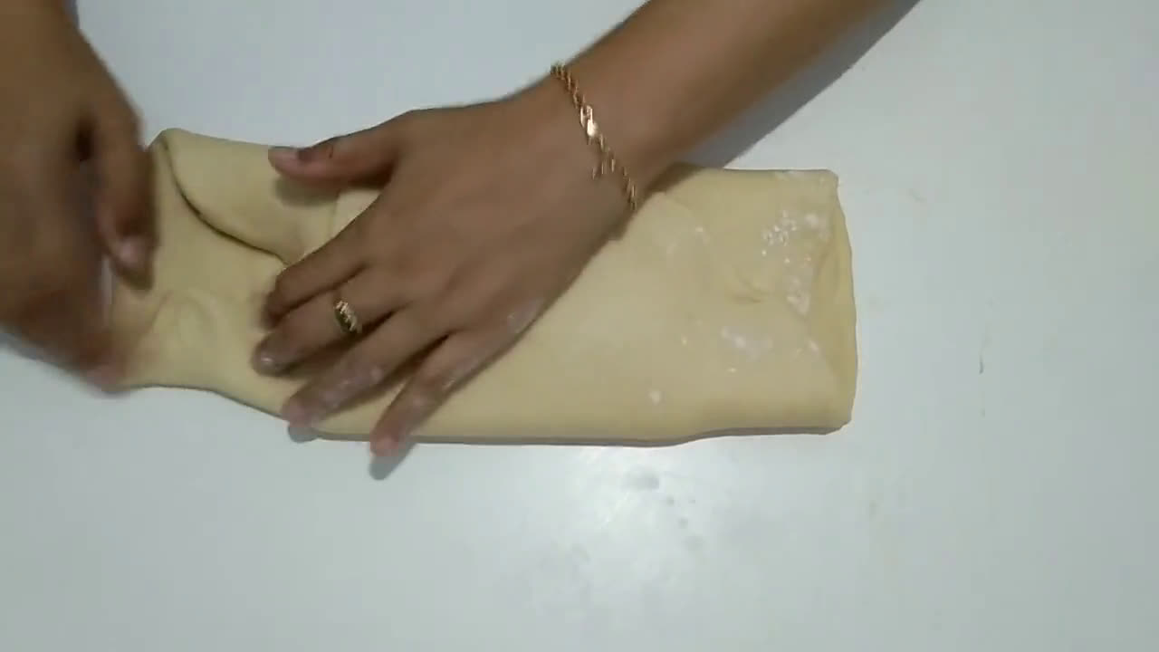 Foto langkah ke 3 dari resep Apple Strudle.