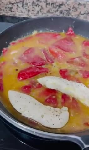 Foto del paso 3 de la receta: Piquillos al ajillo con solomillo de pollo 🧄 🌶️ 🐣