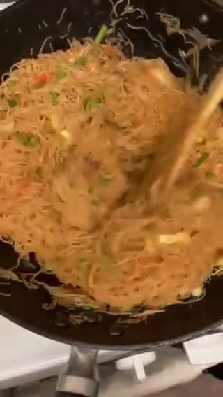 A picture of step 7 of Shrimp Fried Vermicelli/Bihun Goreng Udang.