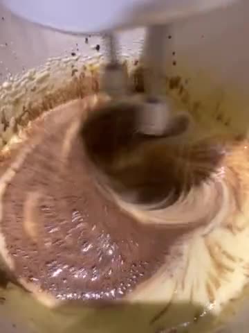عکس مرحله 1 از دستور کیک موکا کافی شاپی