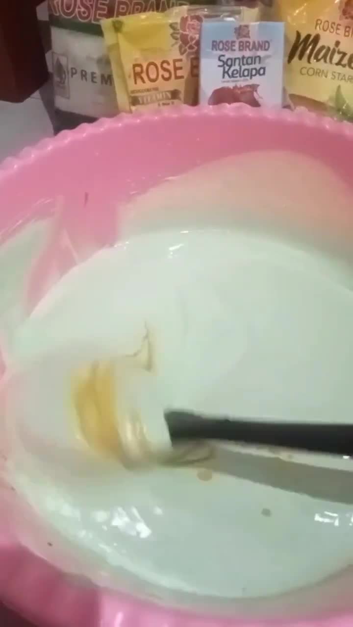Foto langkah ke 4 dari resep Pandan Melaka Cheesecake Tanpa Terigu.