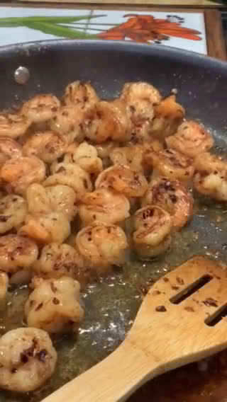 Foto del paso 4 de la receta: Camarones Al Mojo de Ajo #lacocinadeconsuelo