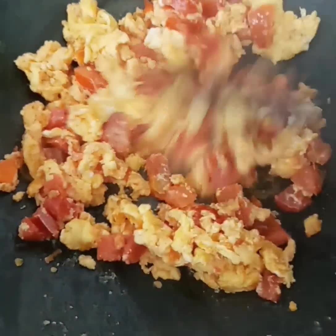 Foto langkah ke 3 dari resep Tomato Scrambled Egg.