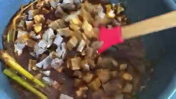 Gambar langkah 2 resipi Daging Tumis Tomyam.
