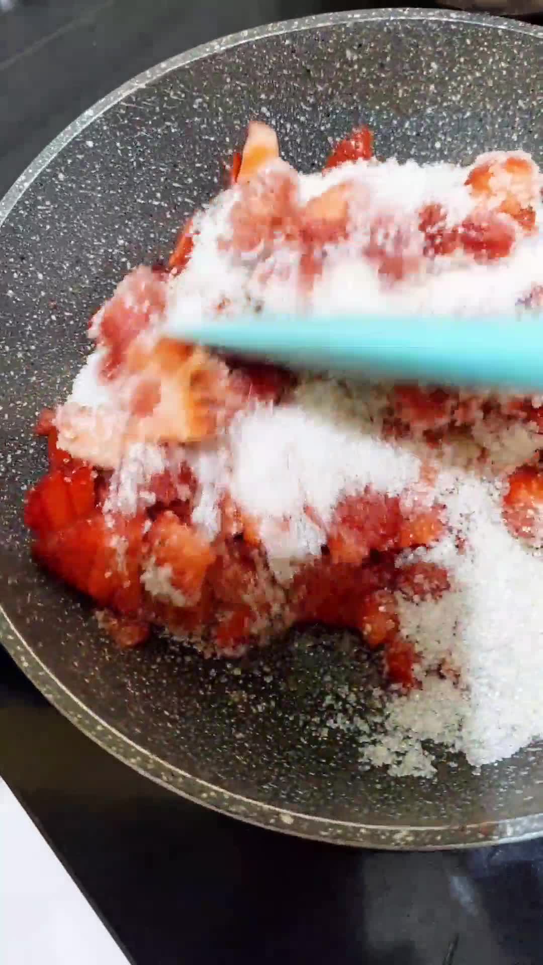 Foto langkah ke 2 dari resep Selai Strawberry (642).