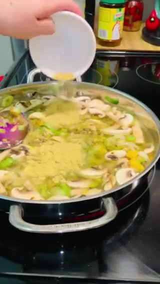 Foto del paso 6 de la receta: Sopa de Poro con Champiñones. #lacocinadeconsuelo #titanaty