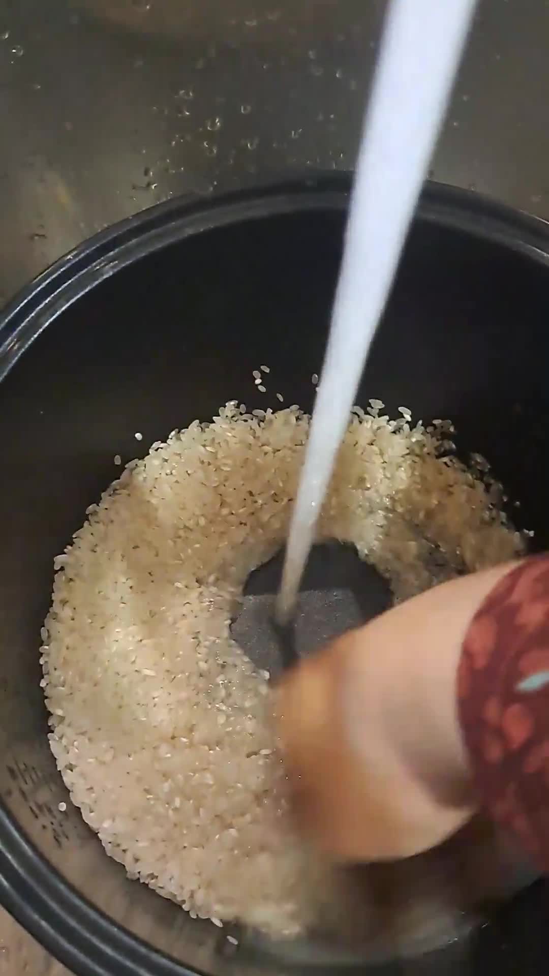Foto langkah ke 2 dari resep Nasi Jagung Rice Cooker.
