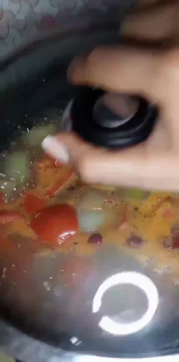 A picture of step 1 of Chicken Koila Karahi.