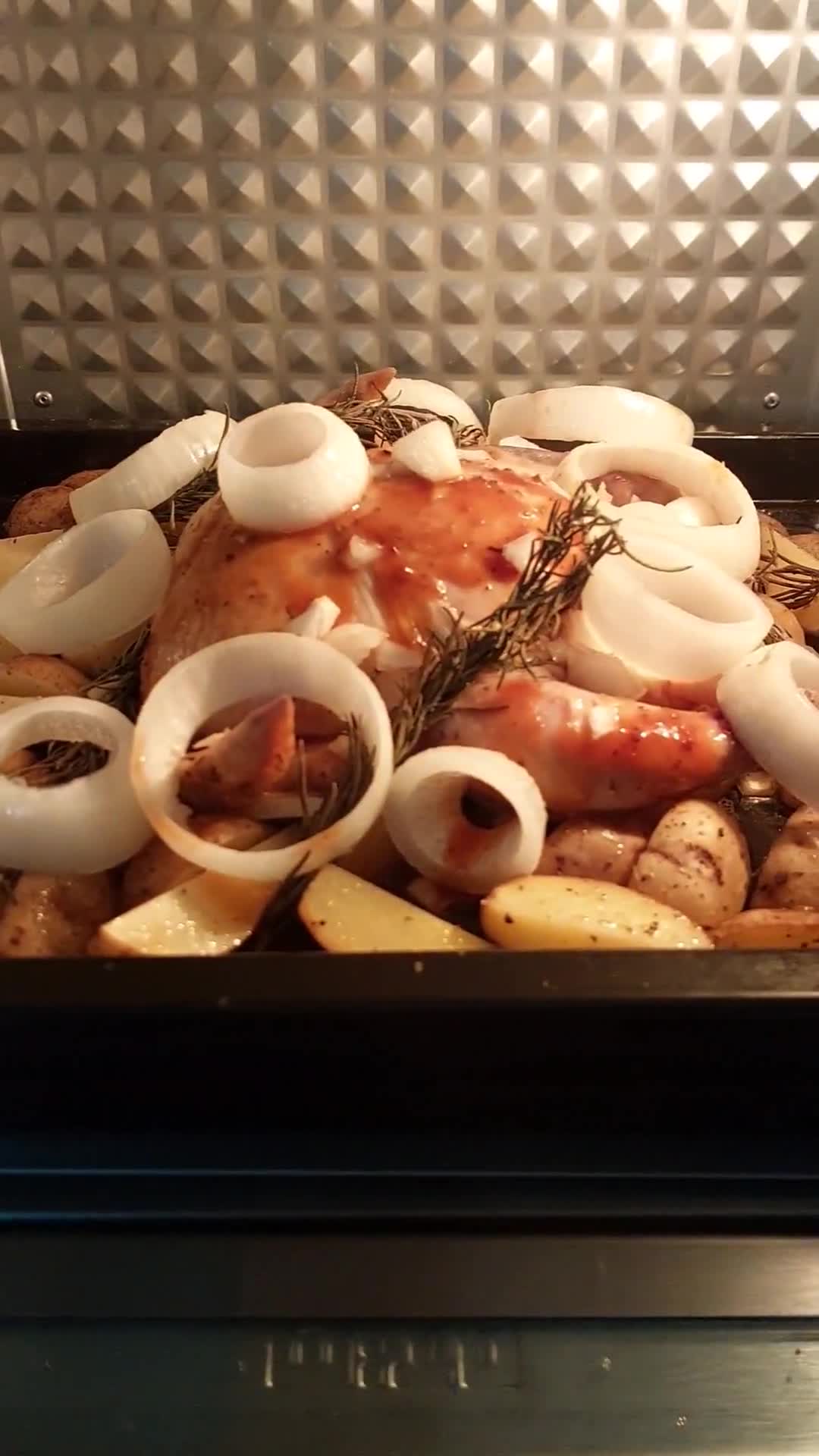 Foto langkah ke 4 dari resep Roasted Chicken Rosemary.