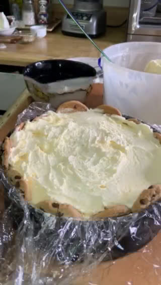 Foto del paso 4 de la receta: Pastel De Nieve de Vainilla con Galletas Chispas de Chocolate