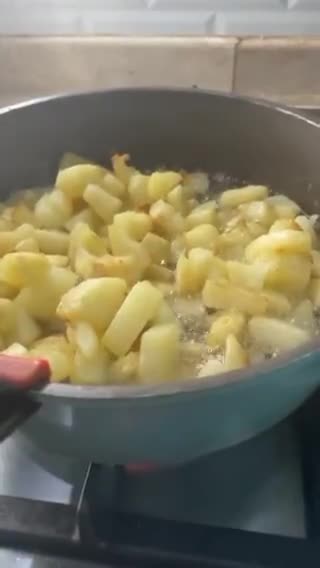صورة لخطوة 2 من وصفة بطاطس بالكريمة