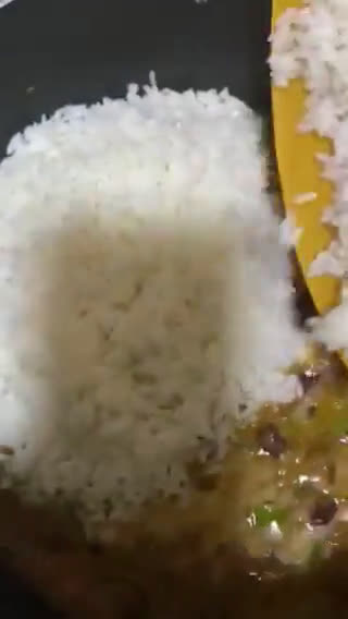 Une image de l'étape 3 de Riz aux haricots rouge et chipolatas.