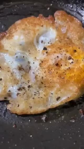 Foto del paso 2 de la receta: Huevos estrellados 🍳 ahogados en salsa de jitomate 🥫