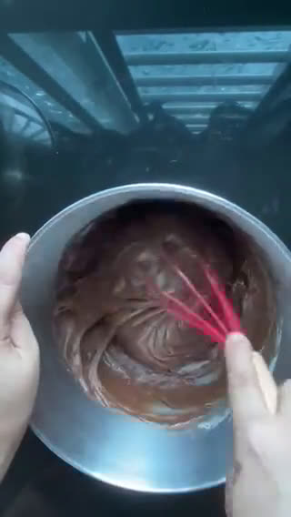 Gambar langkah 3 resipi Kek Pisang Coklat Cheese.