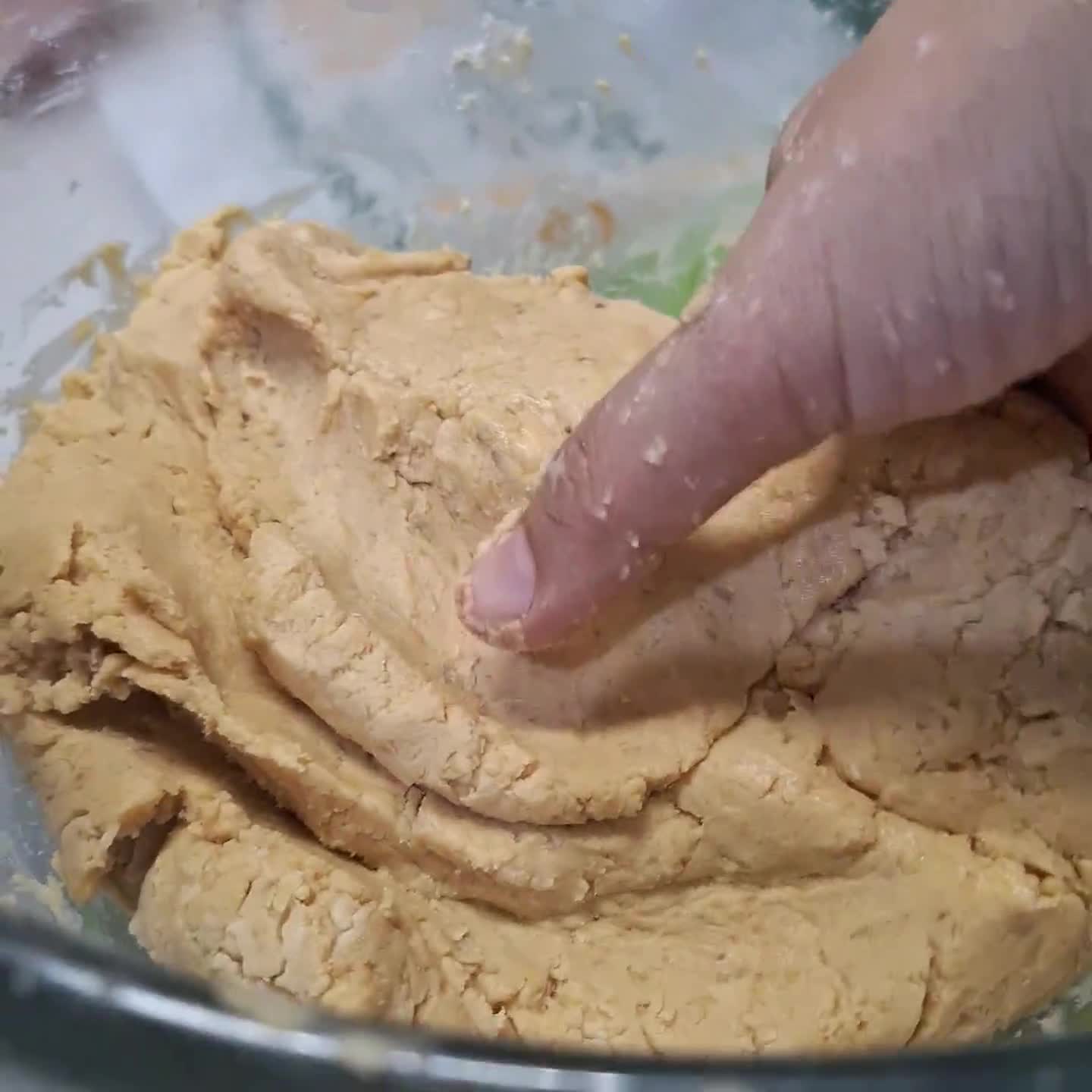 Foto langkah ke 2 dari resep Sago Palm Cheese Ball (Gluten Free).