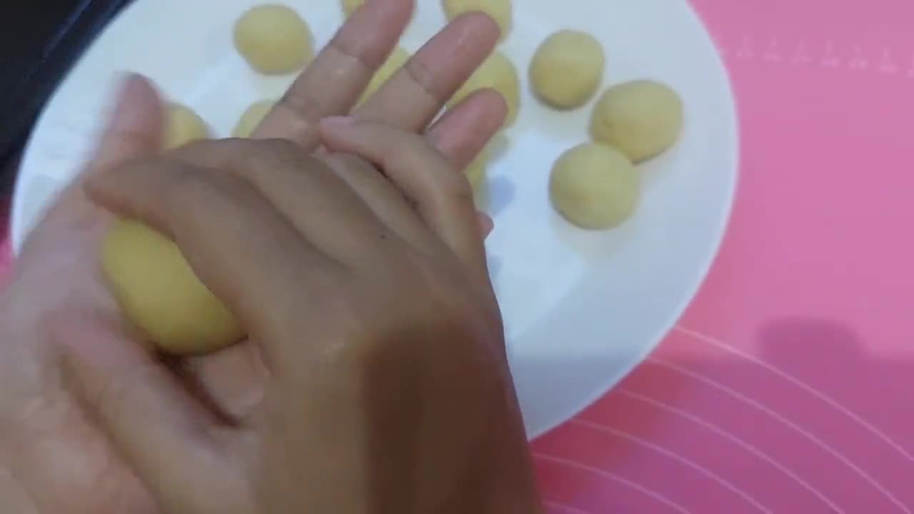 Foto langkah ke 5 dari resep Bolen Tanpa Korsvet.