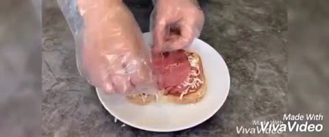 A picture of step 3 of Roast Beef French Toast.